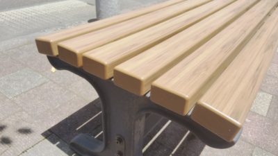 既存の木製ベンチを「木粉活用WPC素材」で改修させて頂きました！