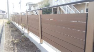 国産木粉を使用したウッドプラスチックのフェンス