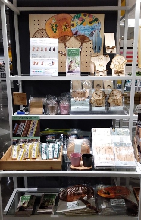 ゆめタウン徳島のLoftさんで木粉を活用したグッズ販売中!