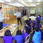 【相生小学校で木育授業】木粉簡易トイレで木の可能性を学ぶ