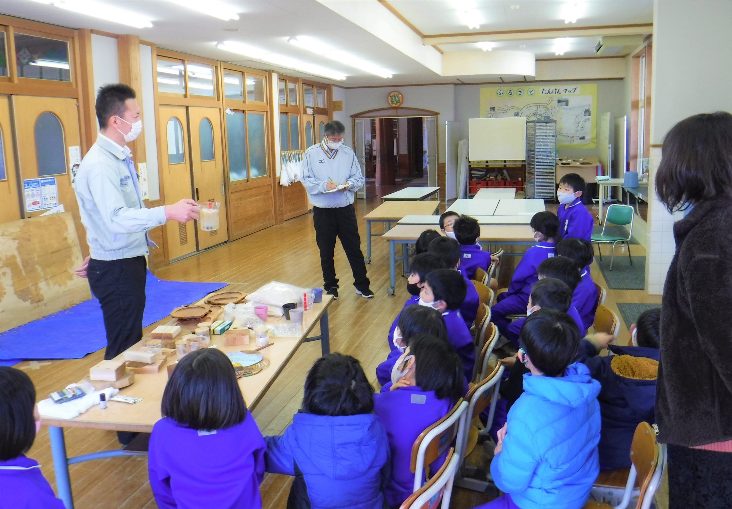 【相生小学校で木育授業】木粉簡易トイレで木の可能性を学ぶ